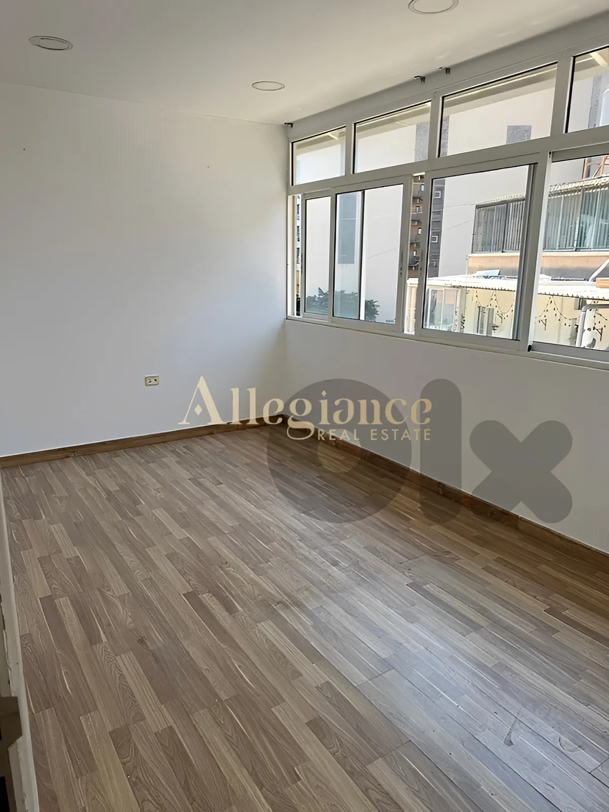 Office for rent in Monot
