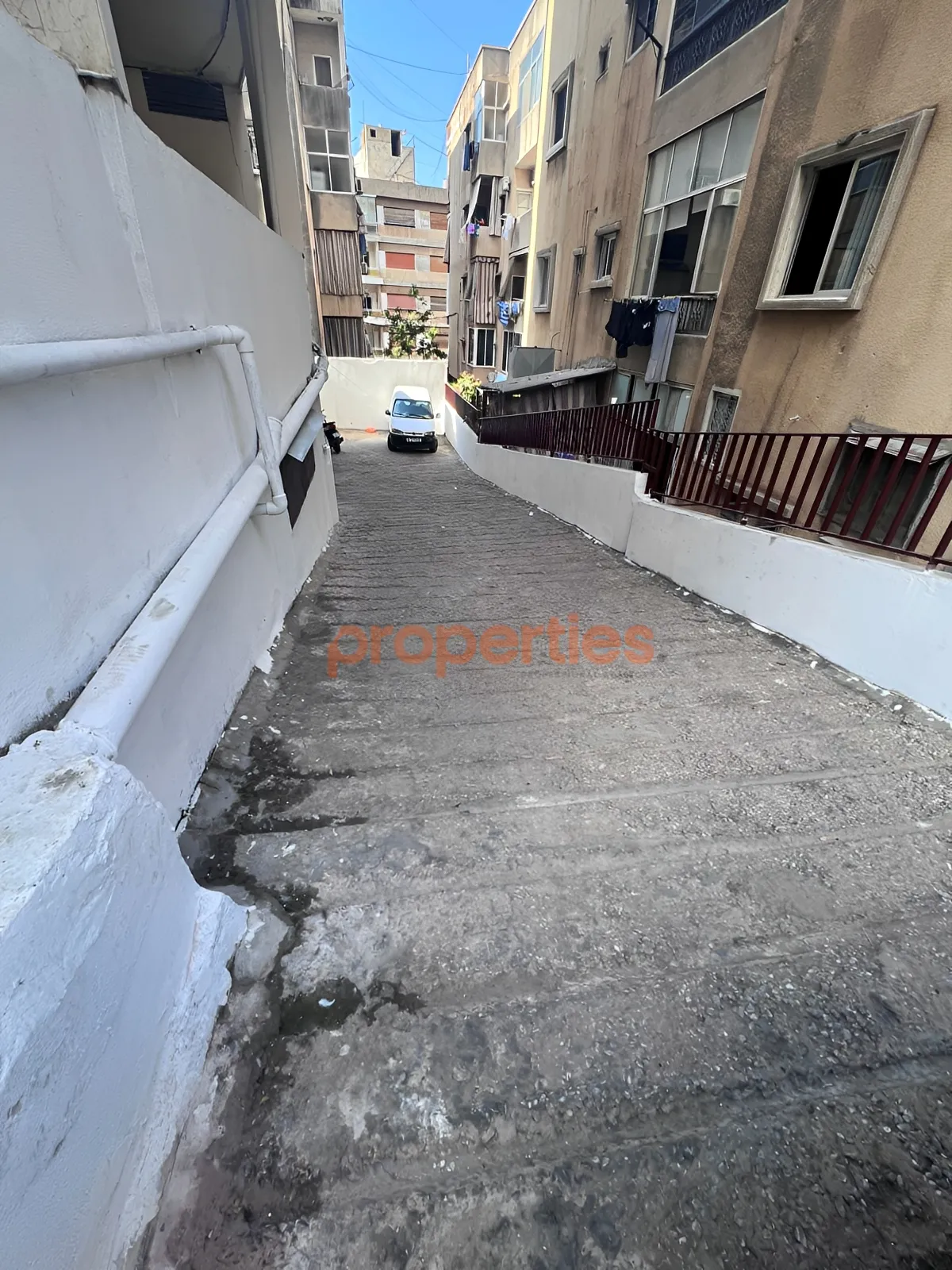 Warehouse for Sale in Dekwaneh