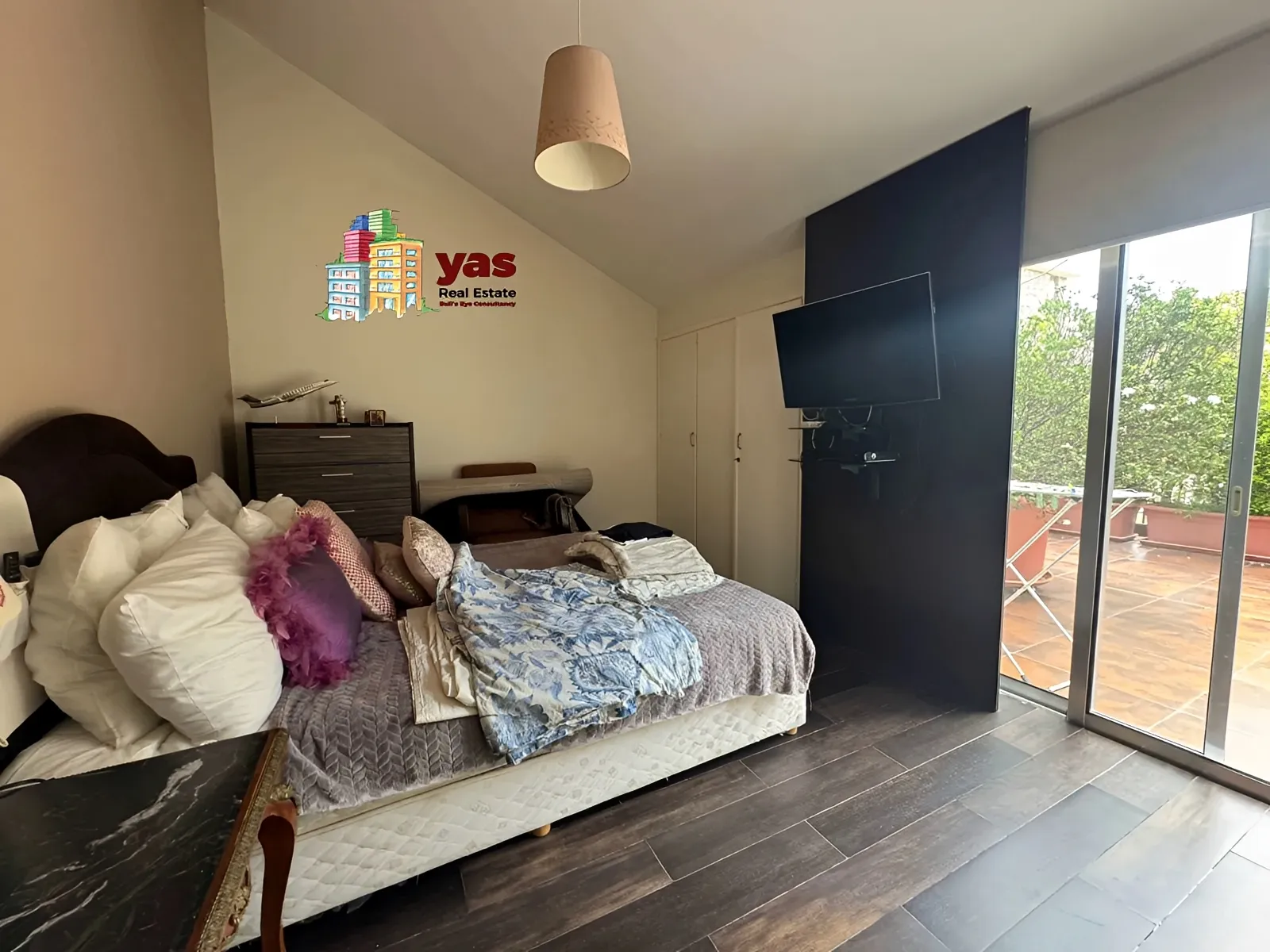 Apartment for Sale in Ballouneh - 3 bed, 4 bath