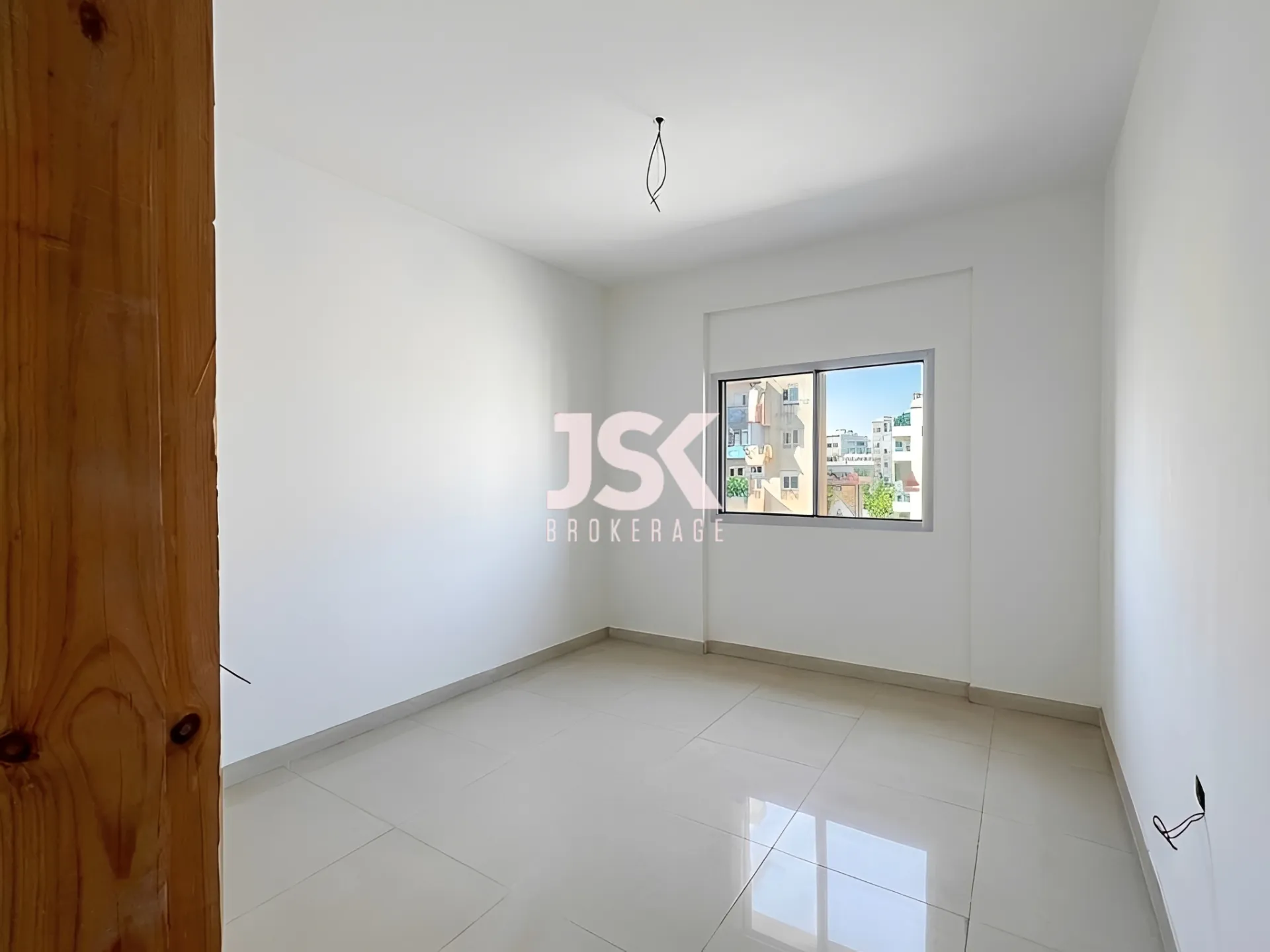 Apartment for Sale in Ain El Remmaneh - 3 bed, 2 bath