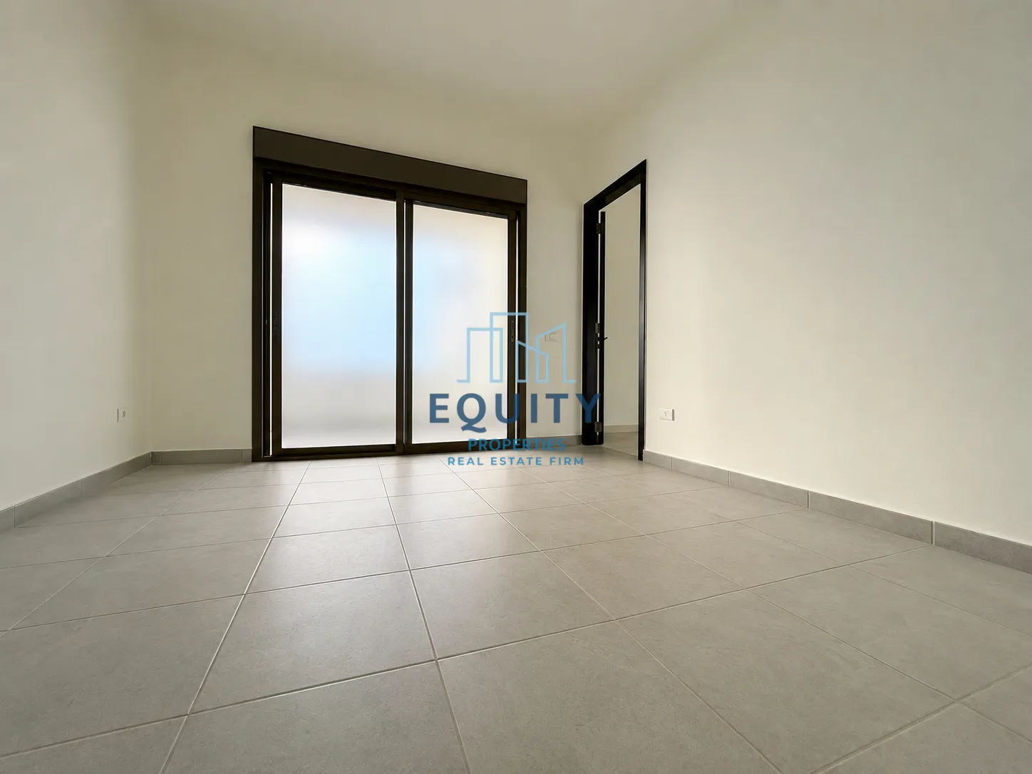 Apartment for sale in Adonis - 3 bed, 3 bath