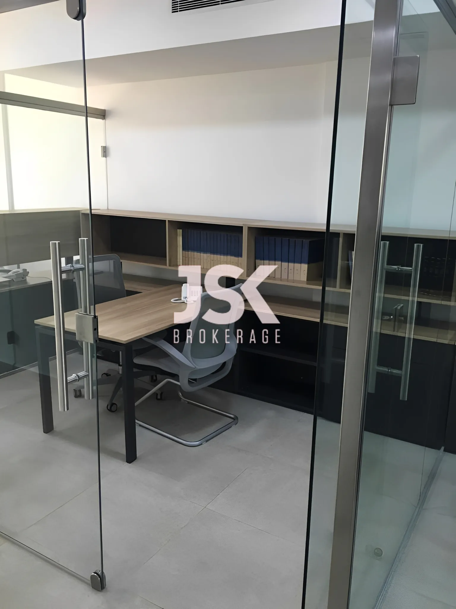 Office for rent in Sin El Fil
