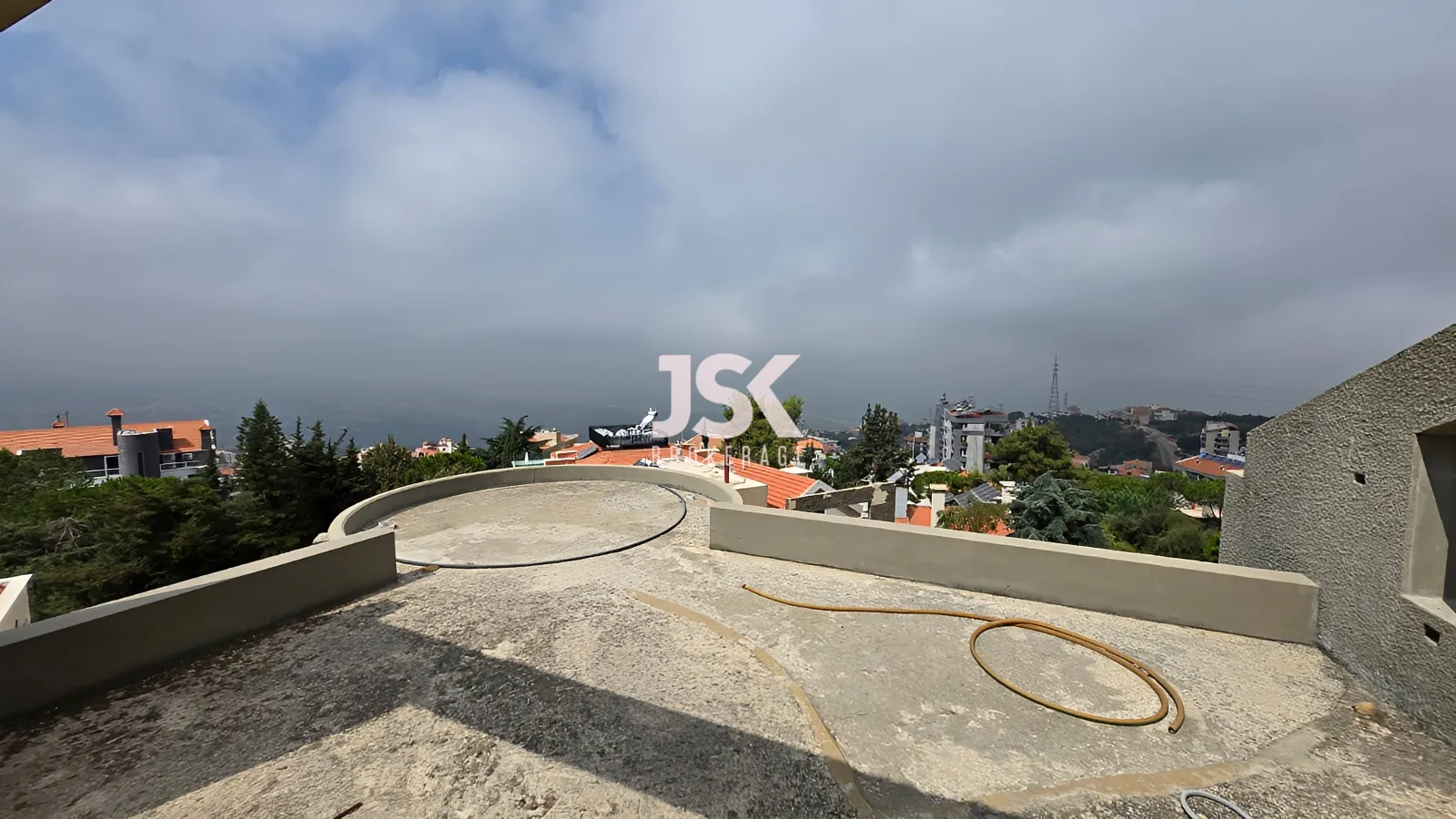Building for Sale in Ballouneh