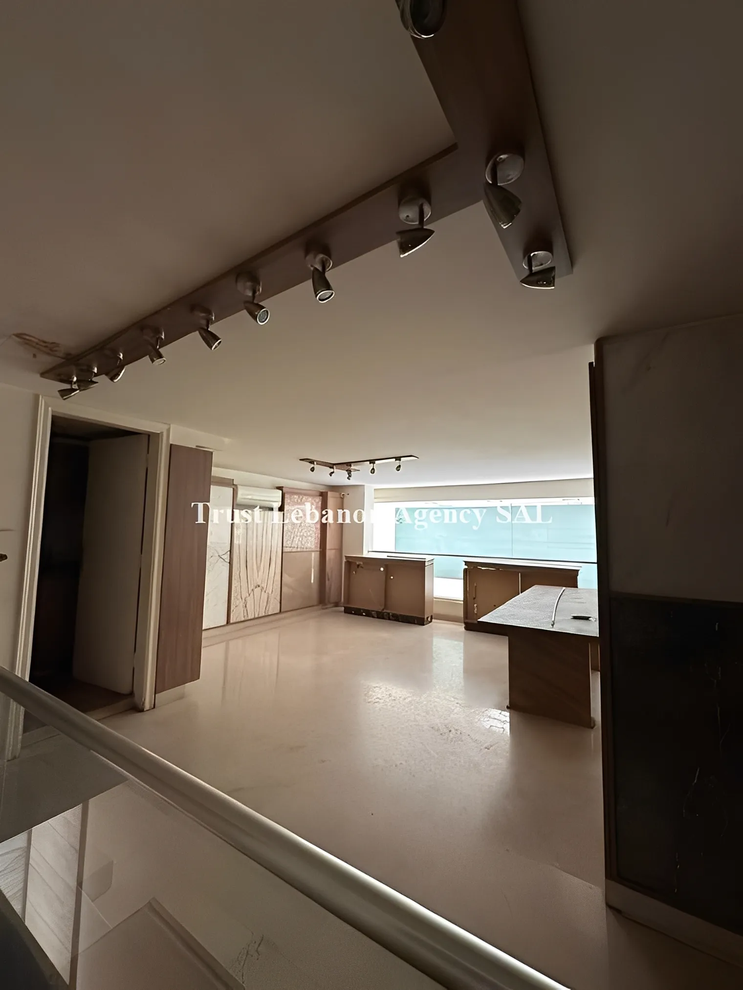 Shop For Rent in Beirut, Unesco