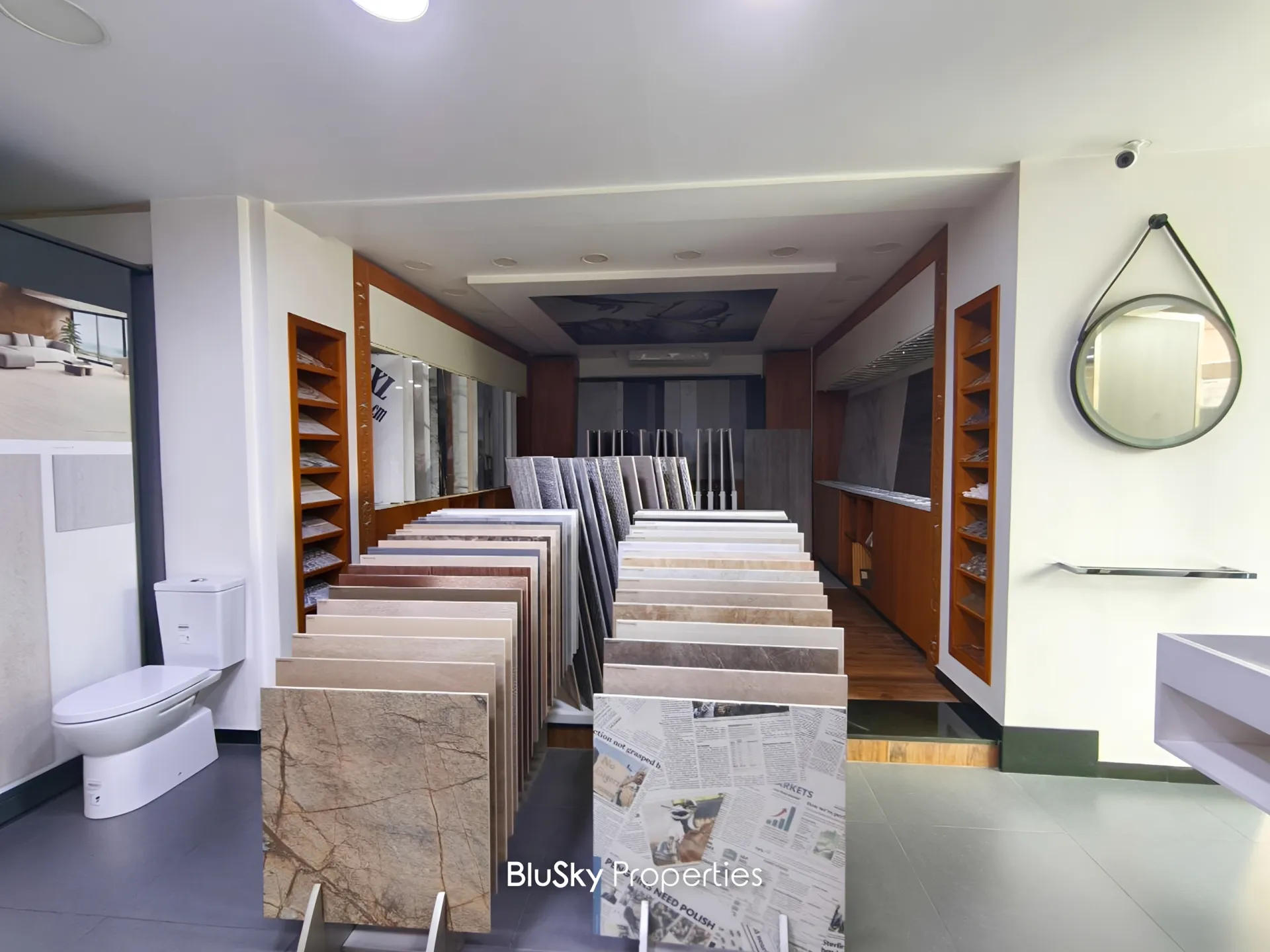 Showroom for rent in Jdeideh