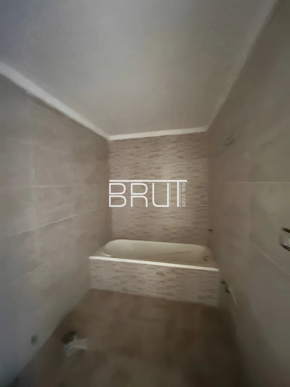 Apartment for Sale in Ballouneh