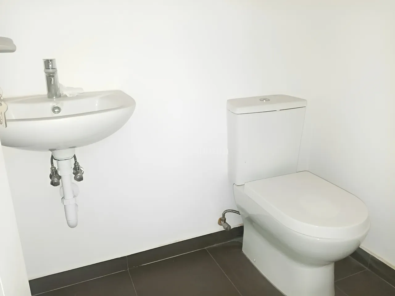 Office for rent in Ain el remmeneh, baabda