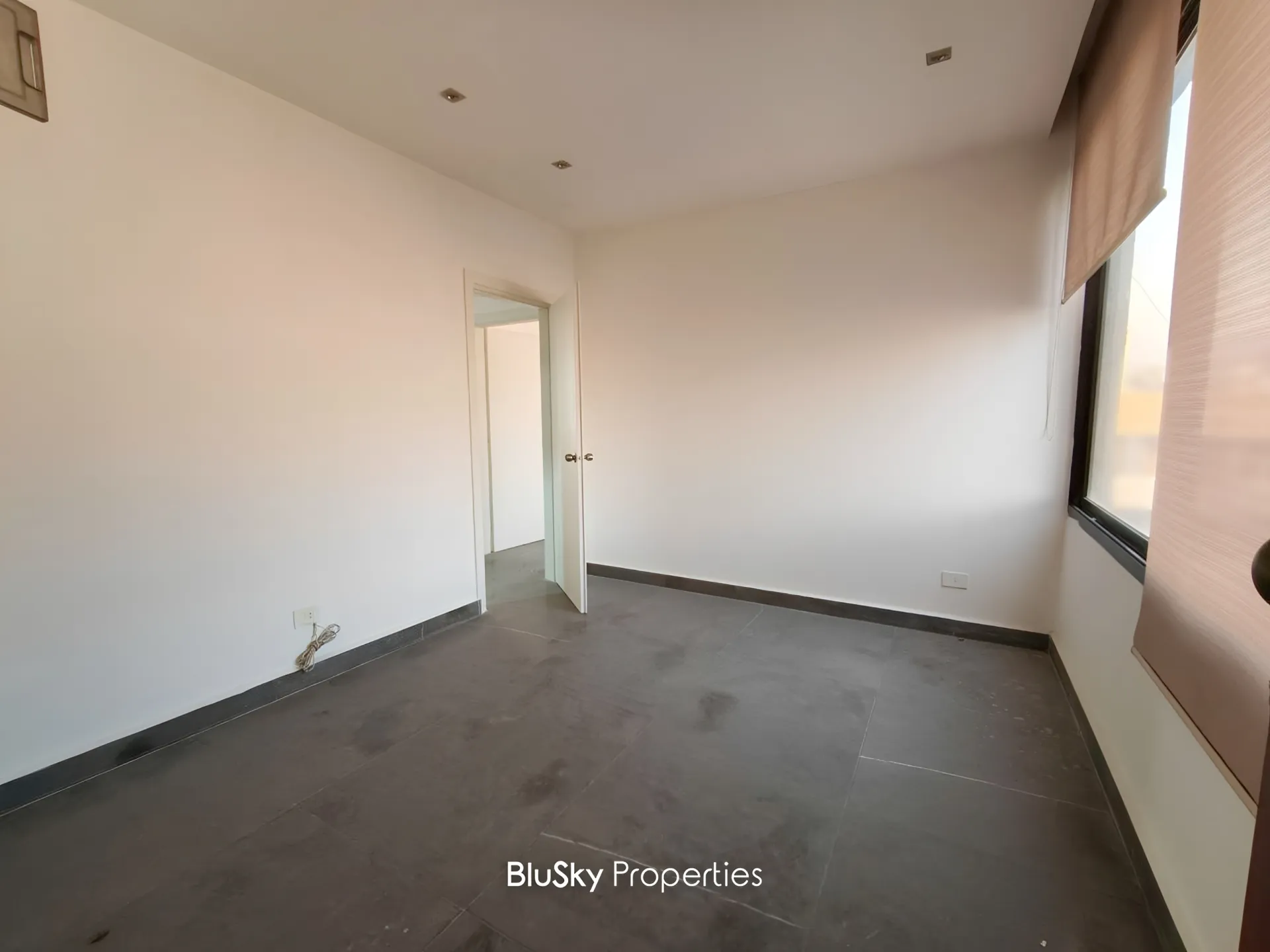 Office for rent in Zalqa