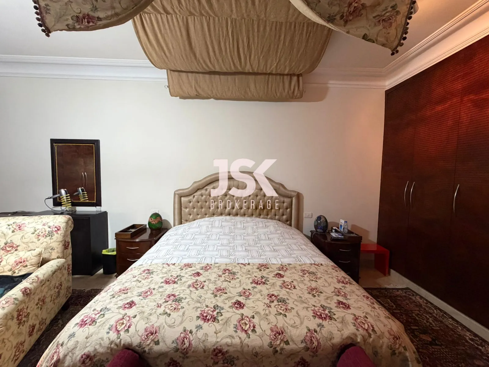 Apartment for Sale in Ain Al Tineh