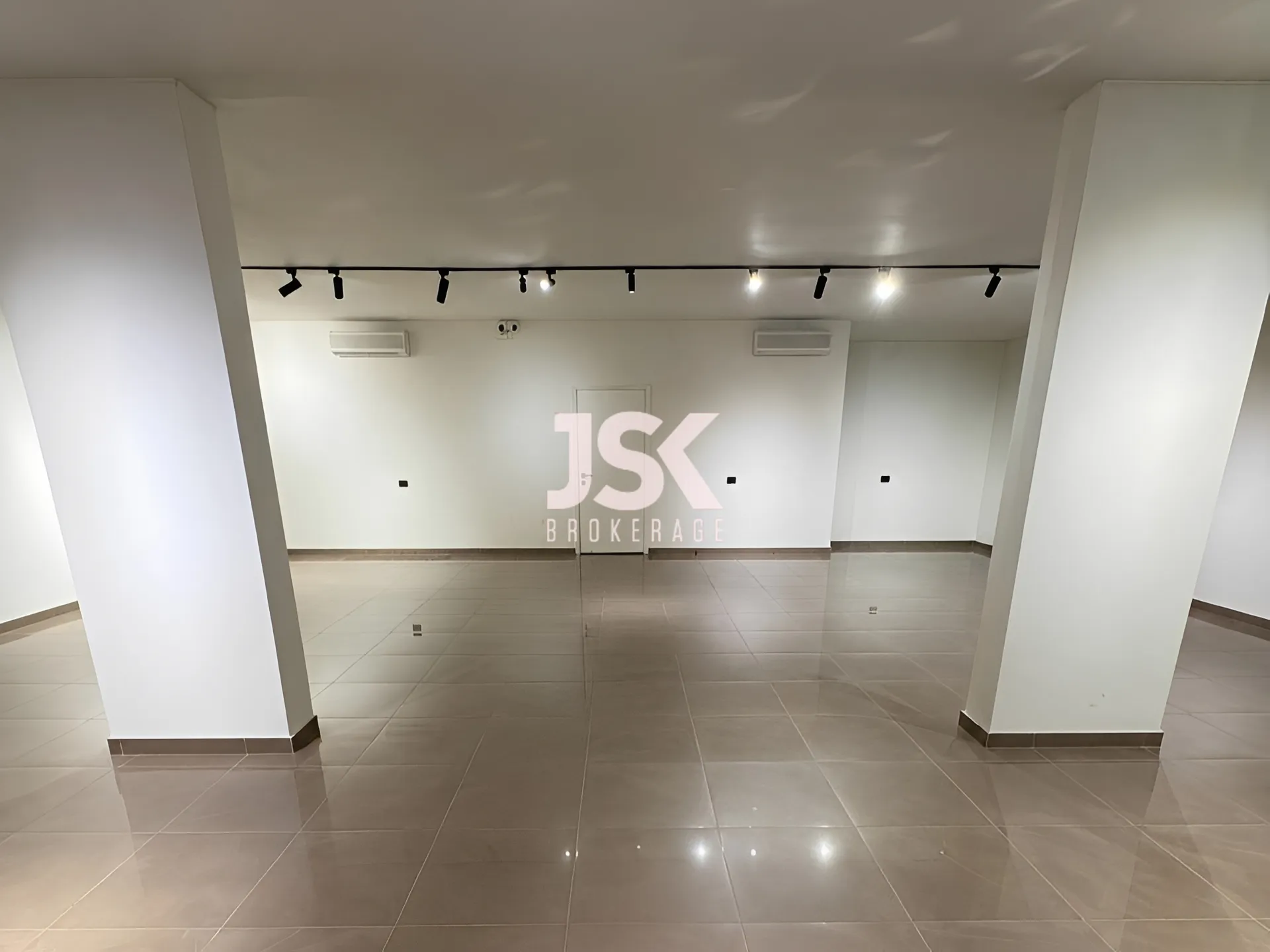 Shop for sale in Ain el remmeneh, baabda