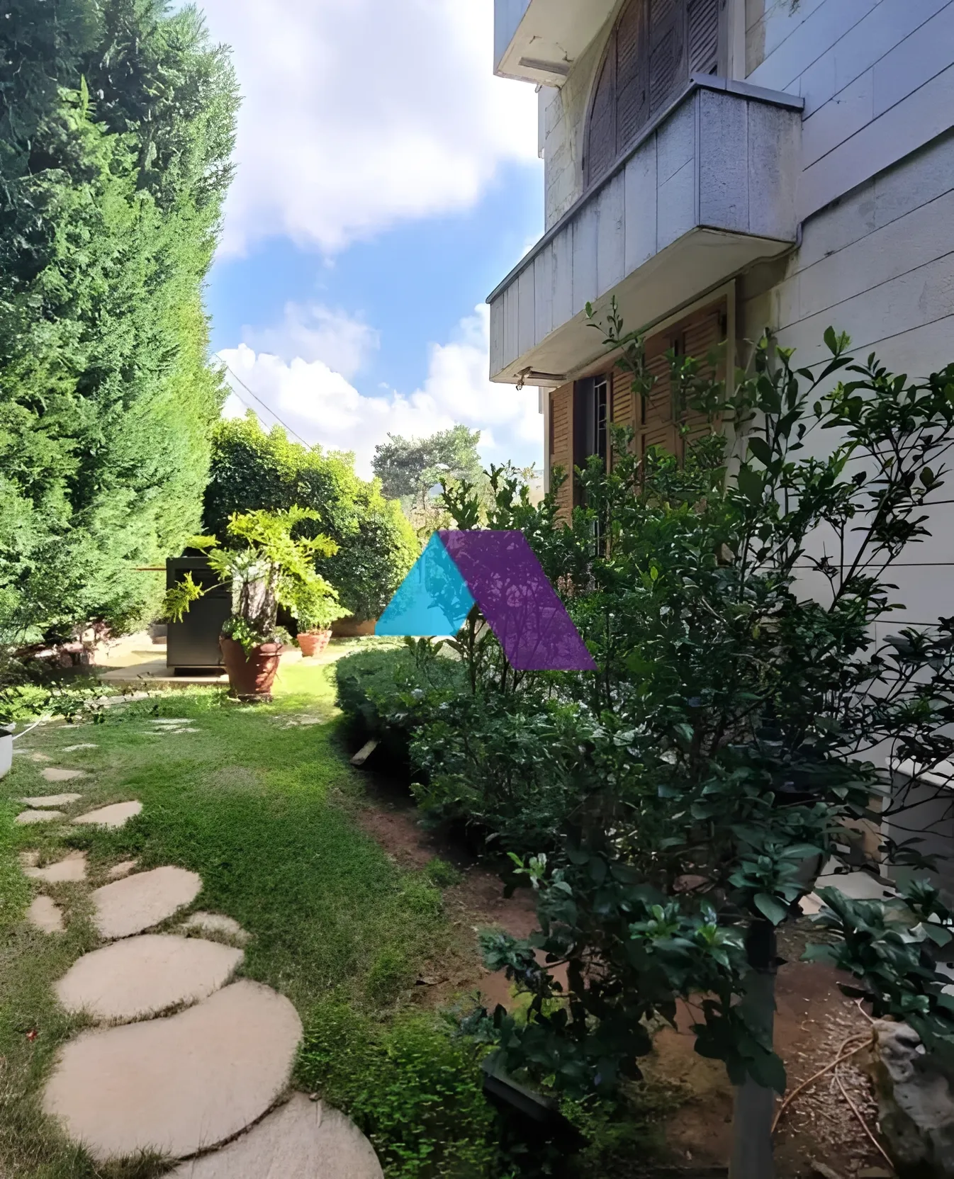 Building for Sale in Cornet Chahwan