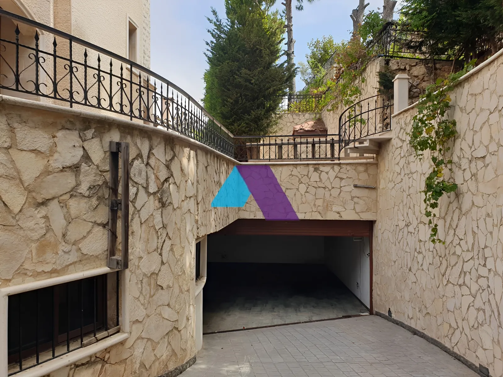 Villa for Sale in Aabadiyeh - 4 bed, 3 bath