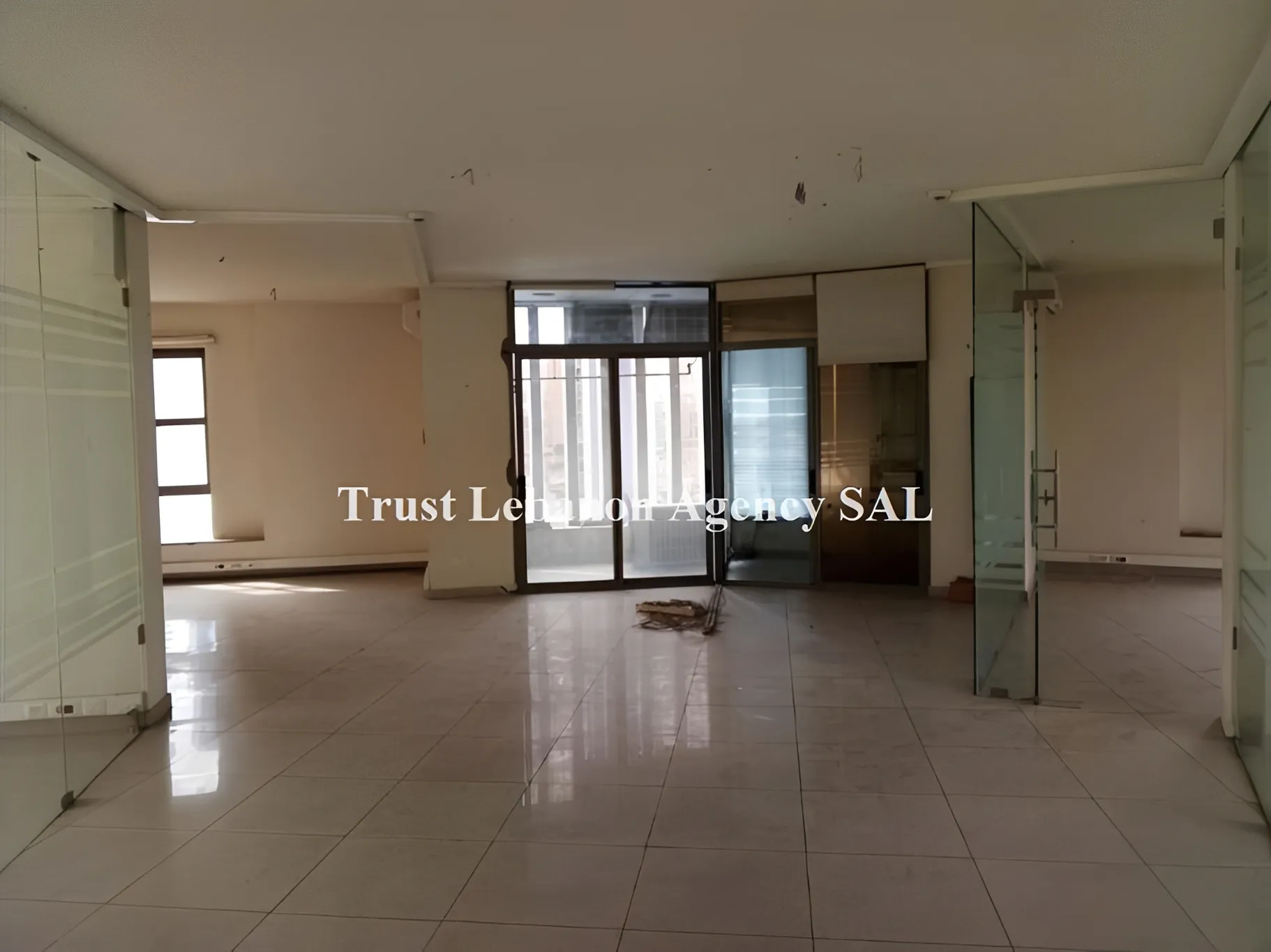 Office for rent in Metn, Dekweneh