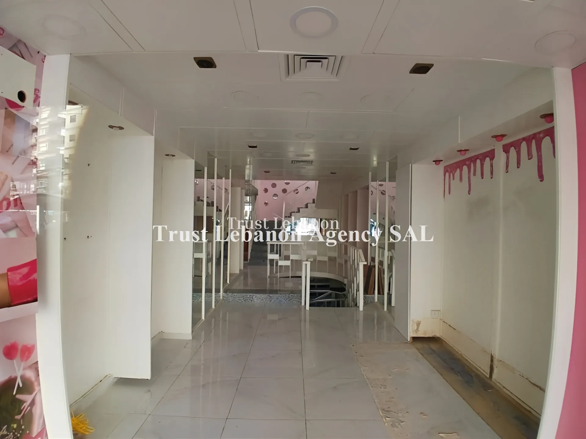 Shop for rent in Jdeideh, Lebanon