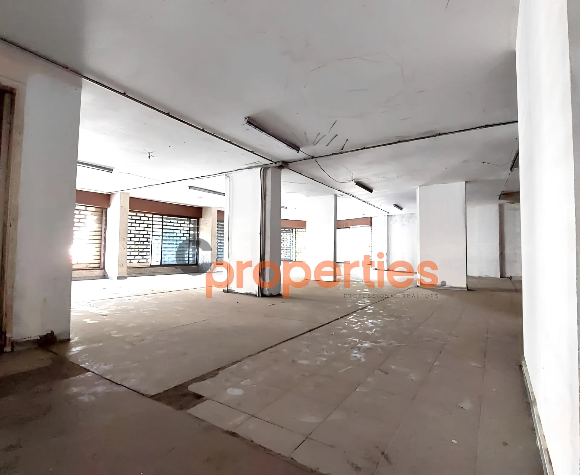 Showroom for Sale in Jdeideh