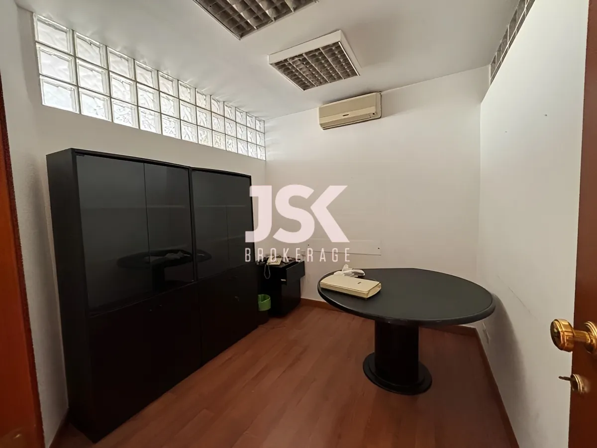 Office for rent in Badaro