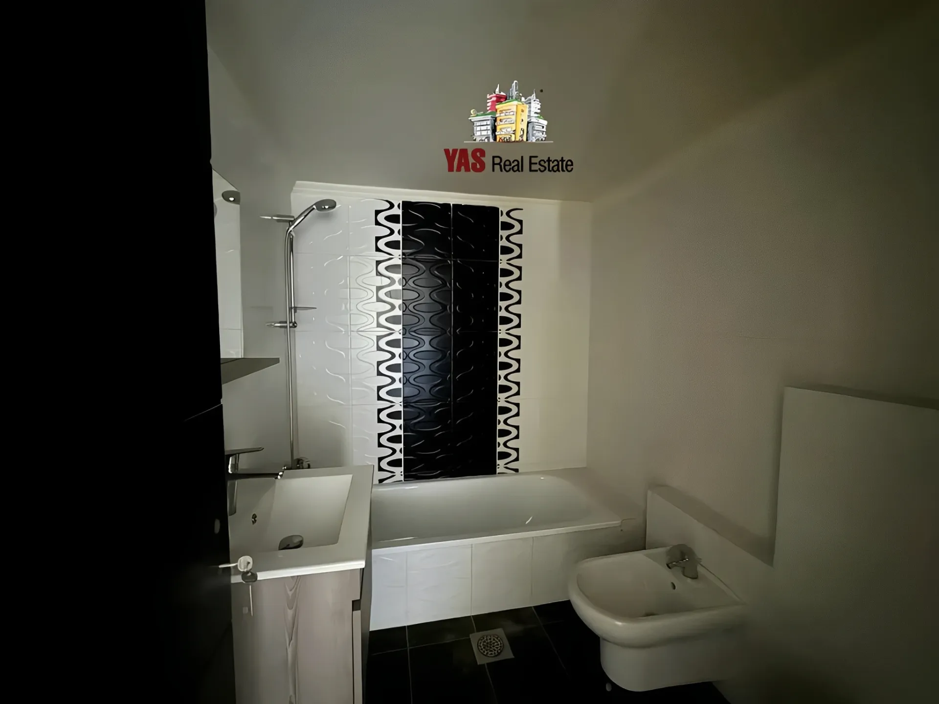 Apartment for Rent in Ballouneh - 3 bed, 4 bath