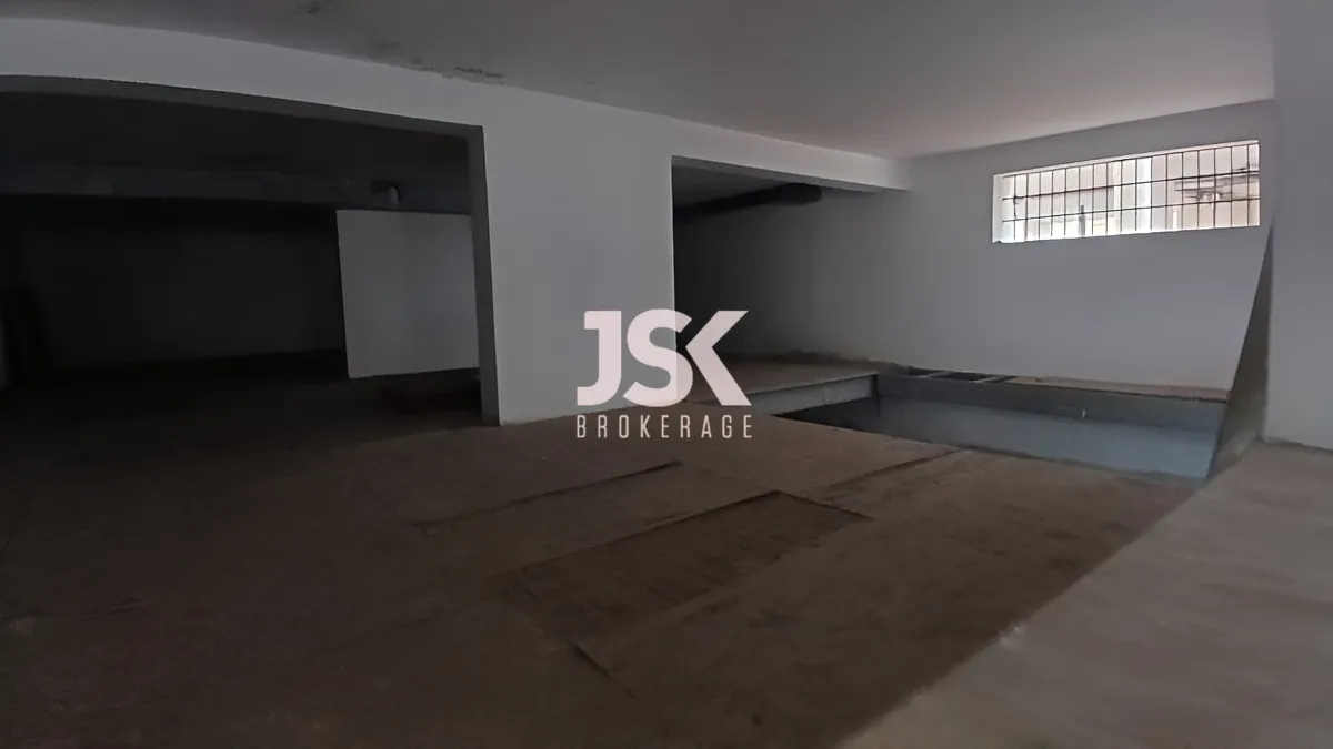 Shop for rent in Dekwaneh