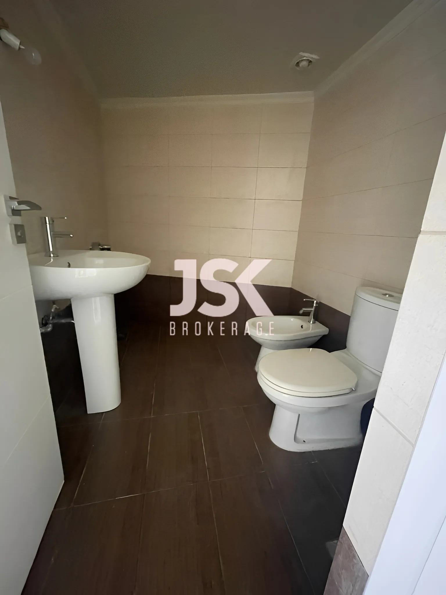 Office for Sale in Fatqa