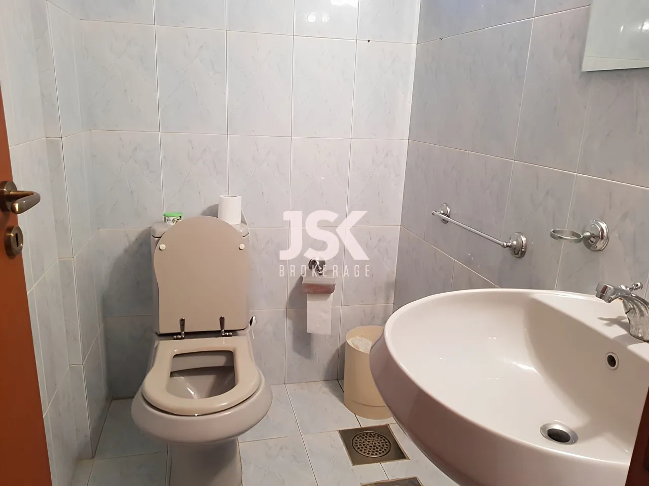 Building for Sale in Fatqa