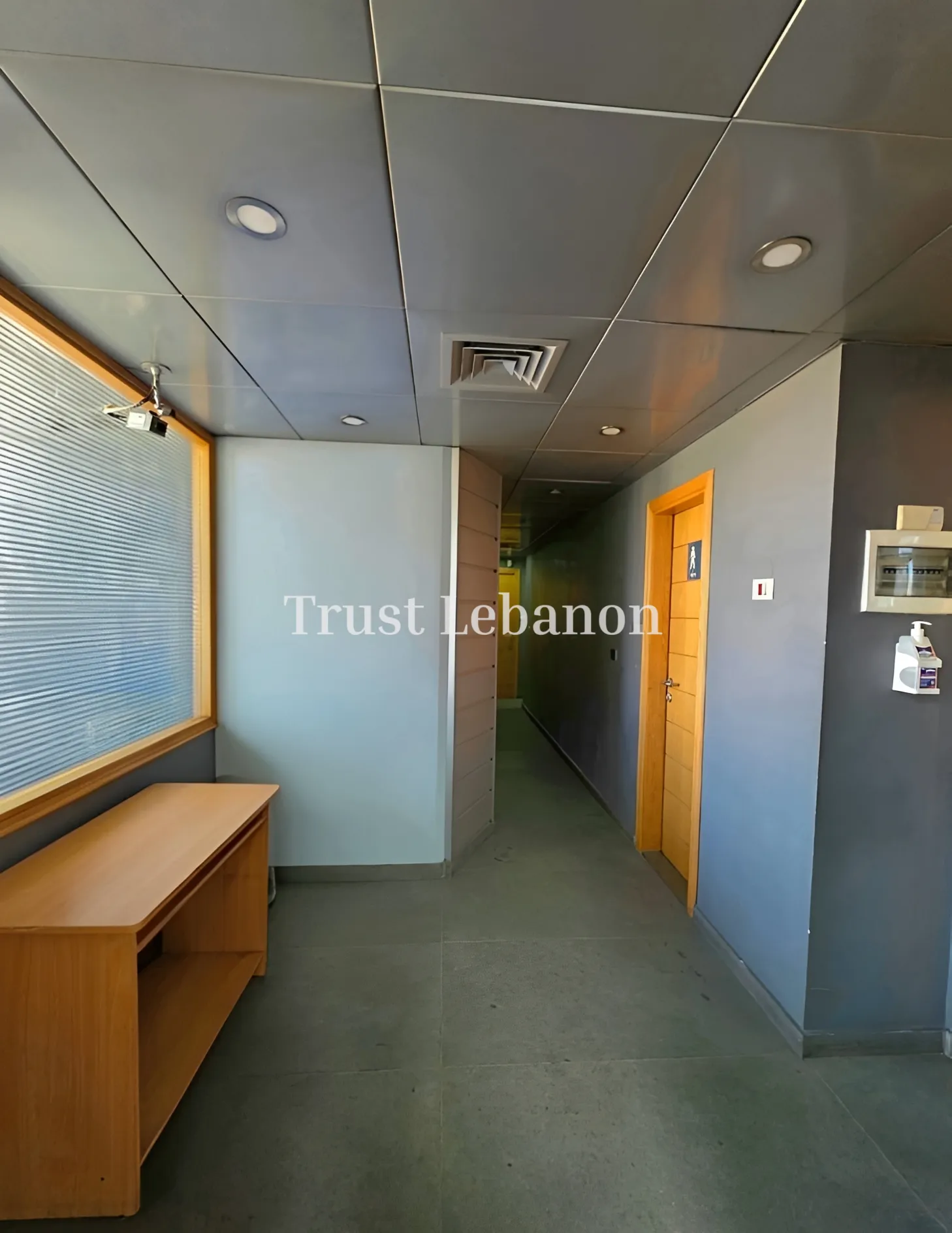 Office for sale in Forn El Chebbak