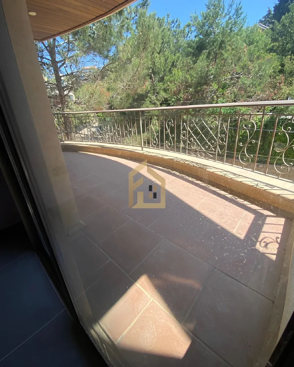 Apartment for sale in Ballouneh, Lebanon
