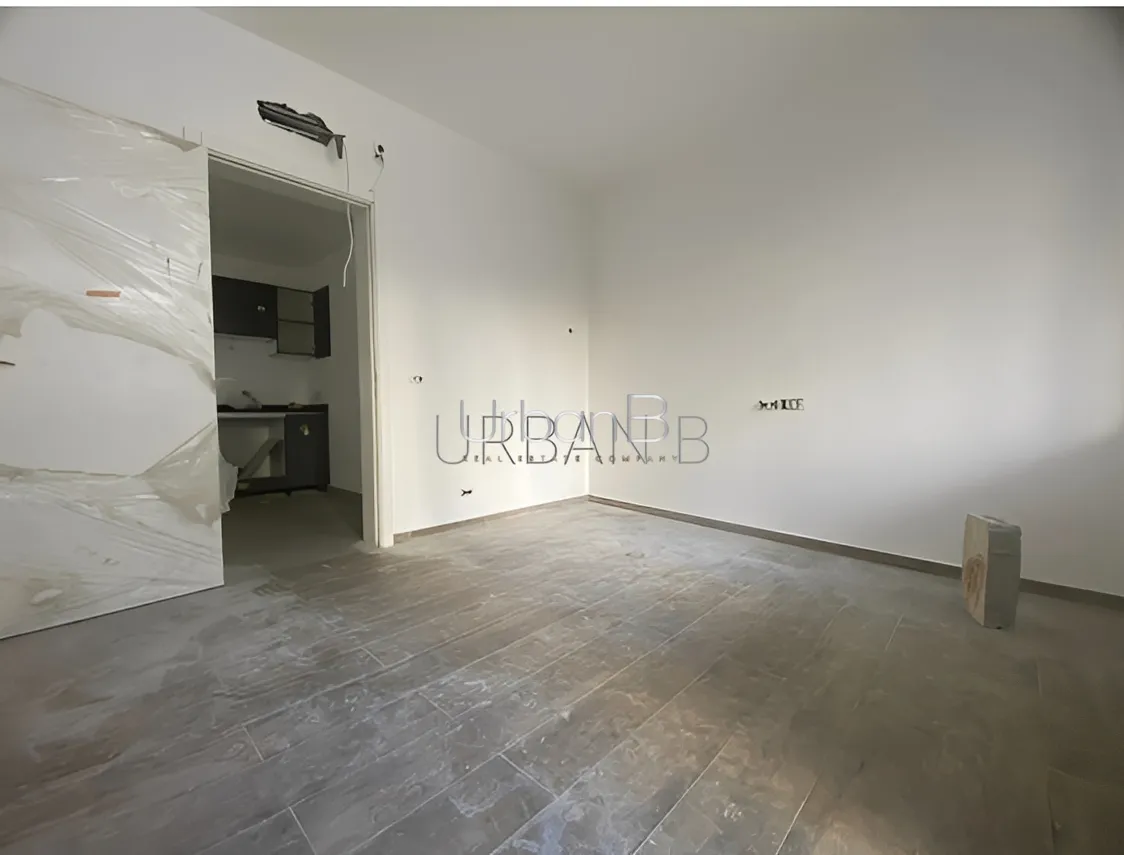 Apartment for Sale in Caree d'or, Achrafieh - 1 bed, 1 bath