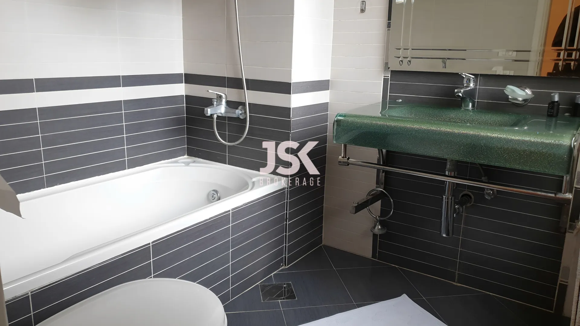 Apartment for Rent in Saifi Village