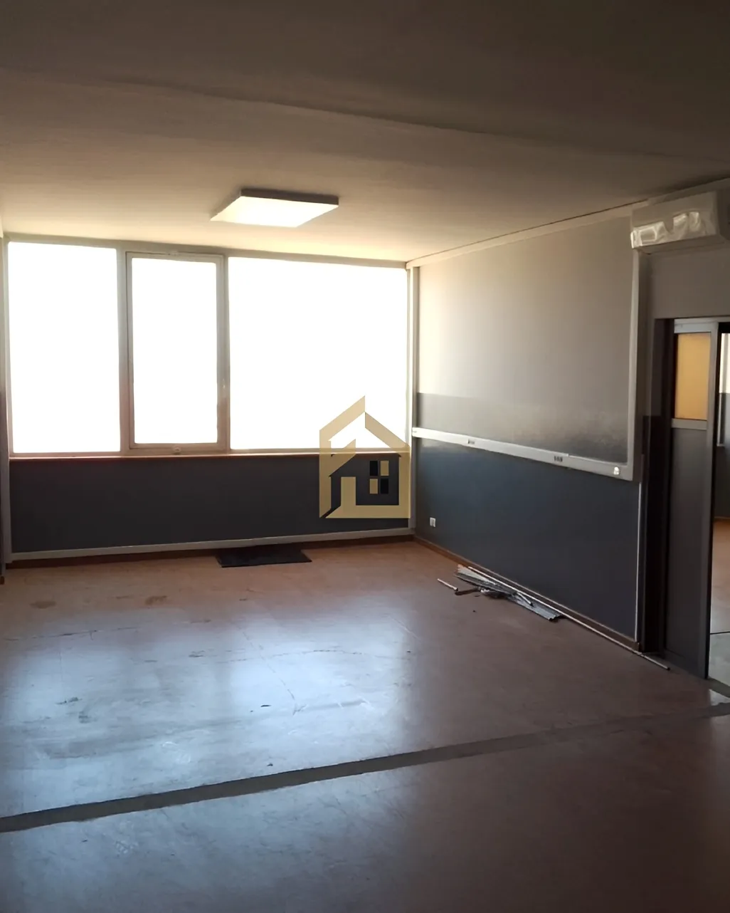 Office for rent in Daoura, Lebanon