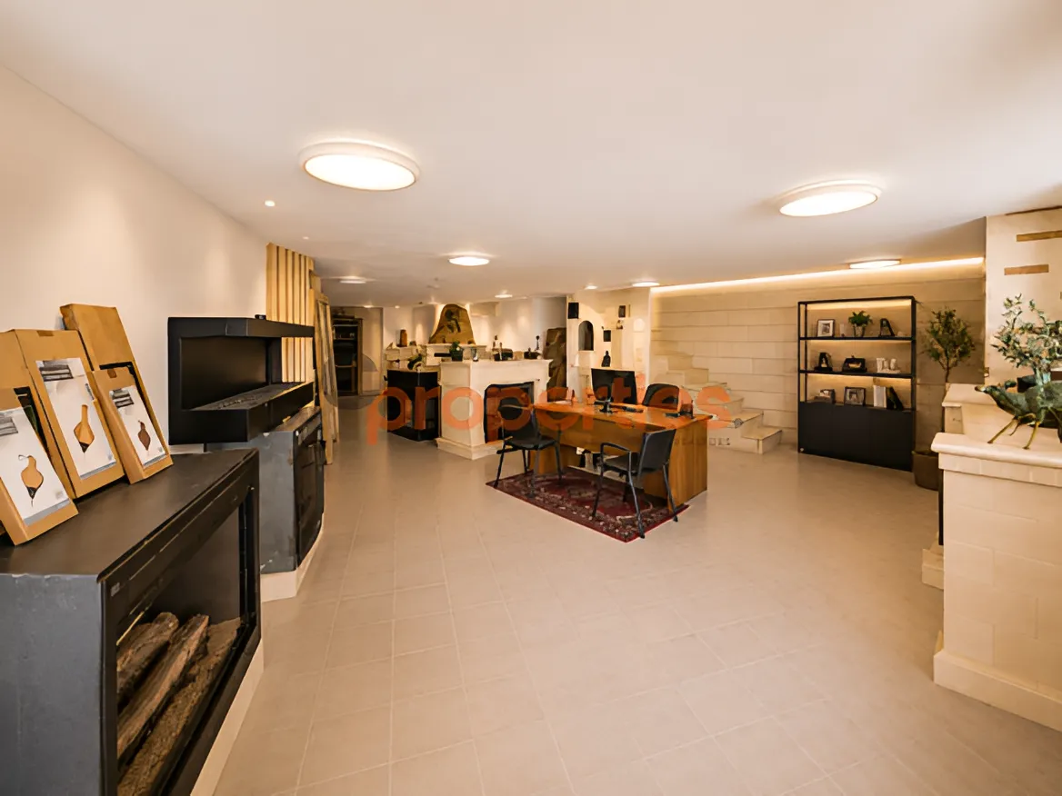 Showroom for Rent in Hazmieh