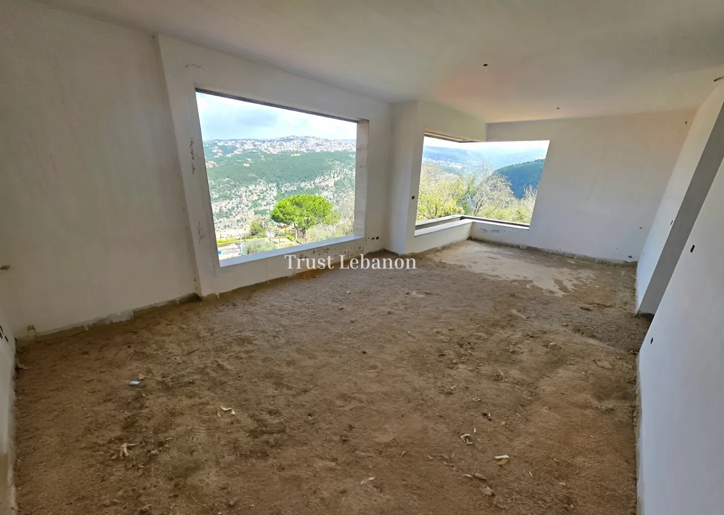 Apartment for sale in Qornet El Hamra, Lebanon - 3 bed, 2 bath
