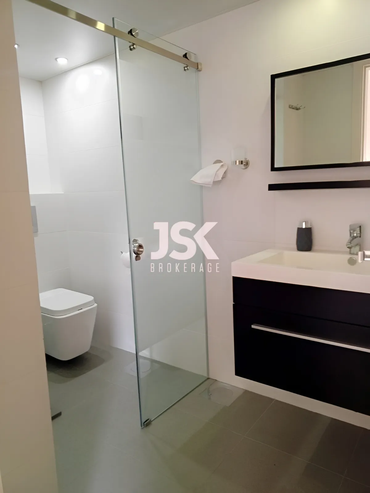 Apartment for Sale in Haret Sakher