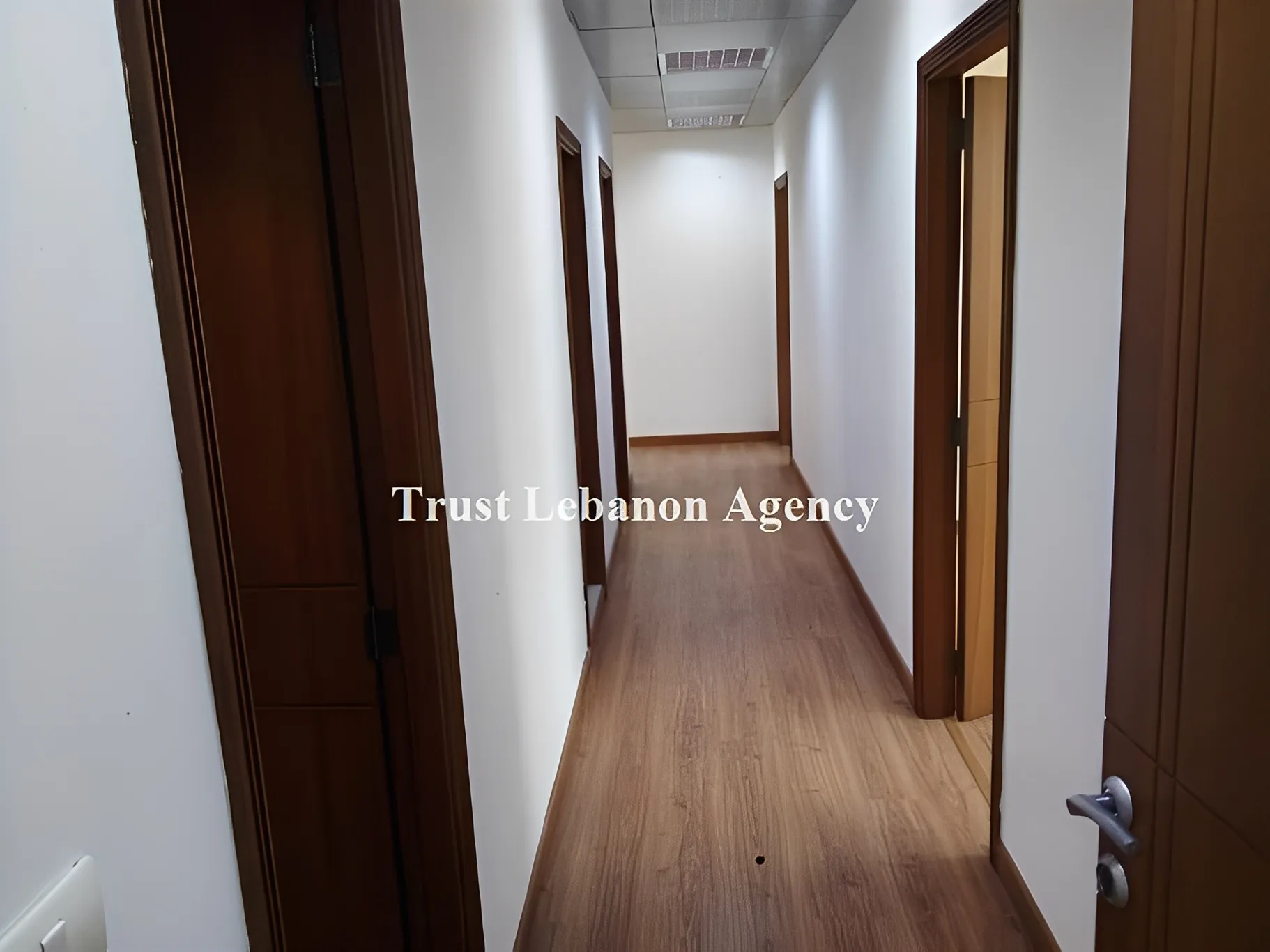 Office for rent in Metn, Dekweneh