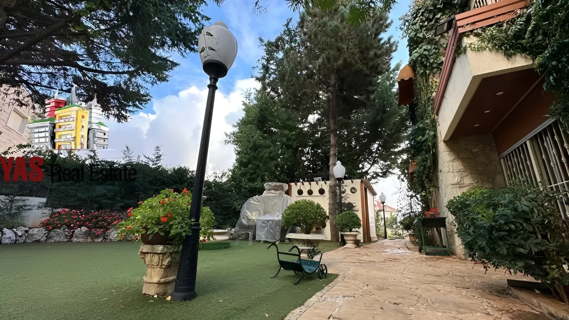 Villa for Sale in Ballouneh
