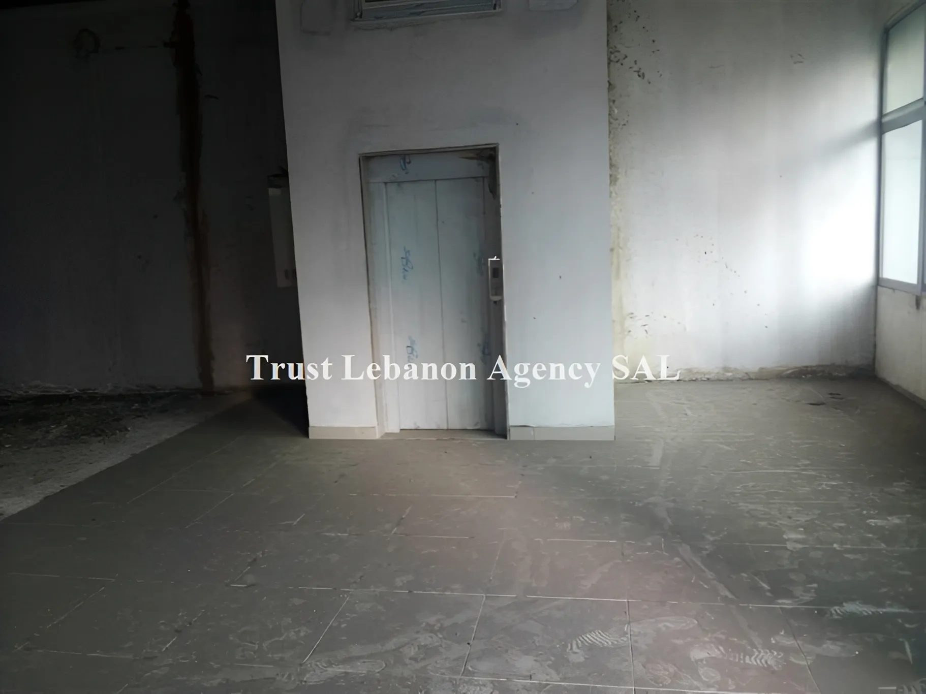 Shop for sale in Beirut, Ras El Nabeh
