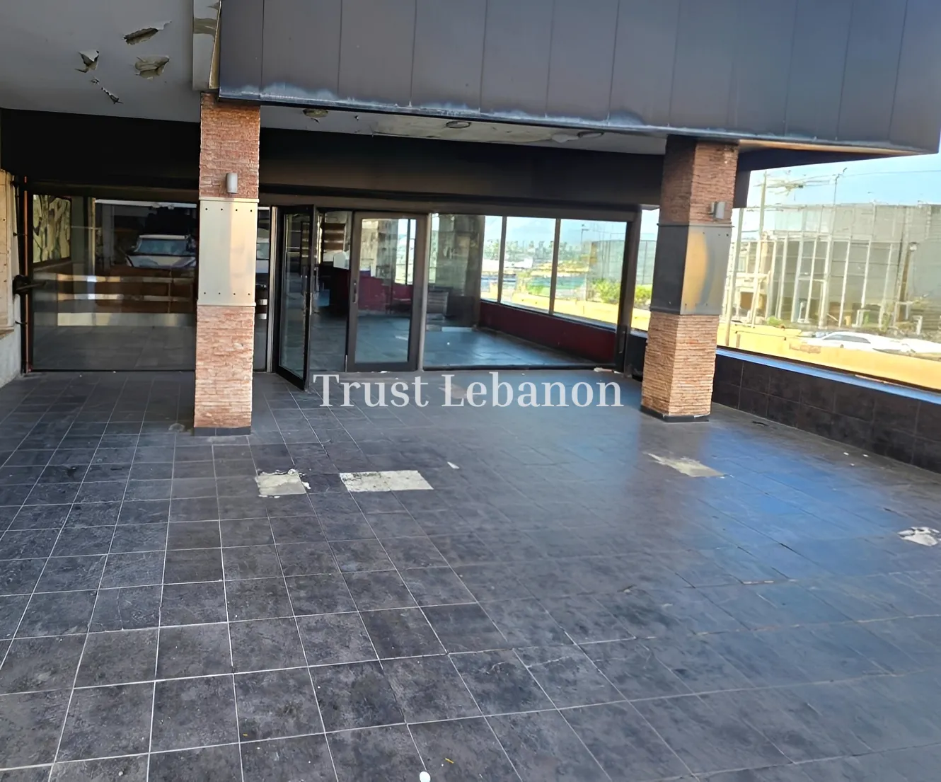Showroom for rent in Baabda