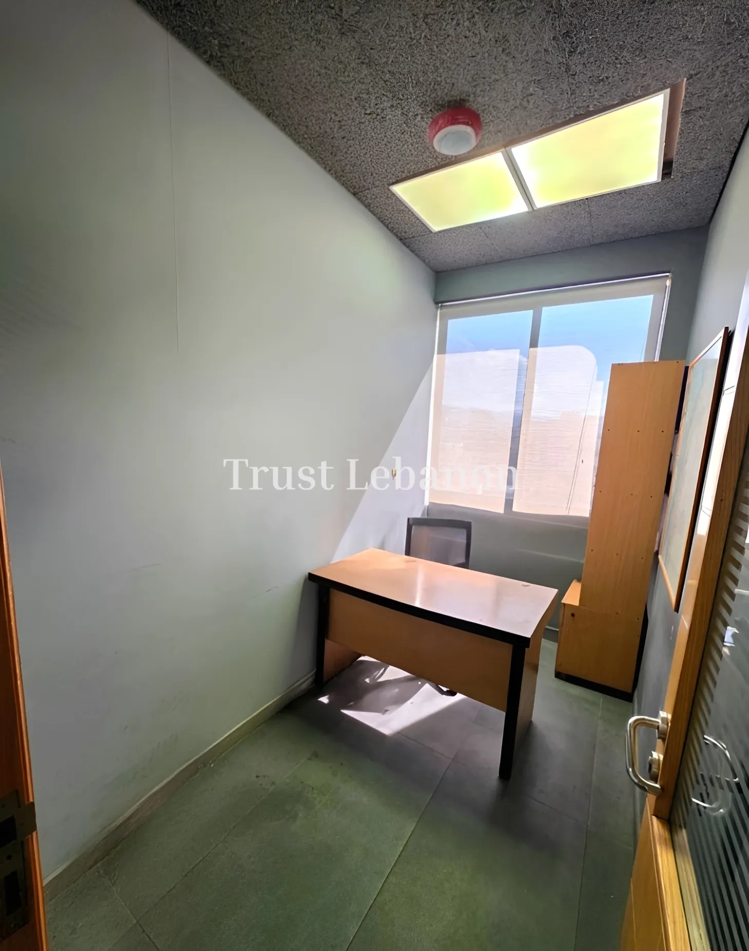 Office for sale in Forn El Chebbak