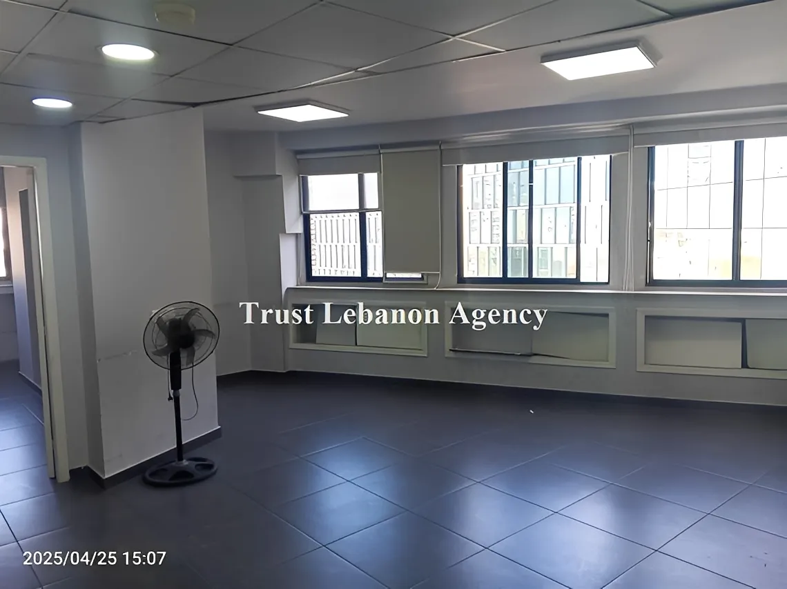 Office for rent in Hamra