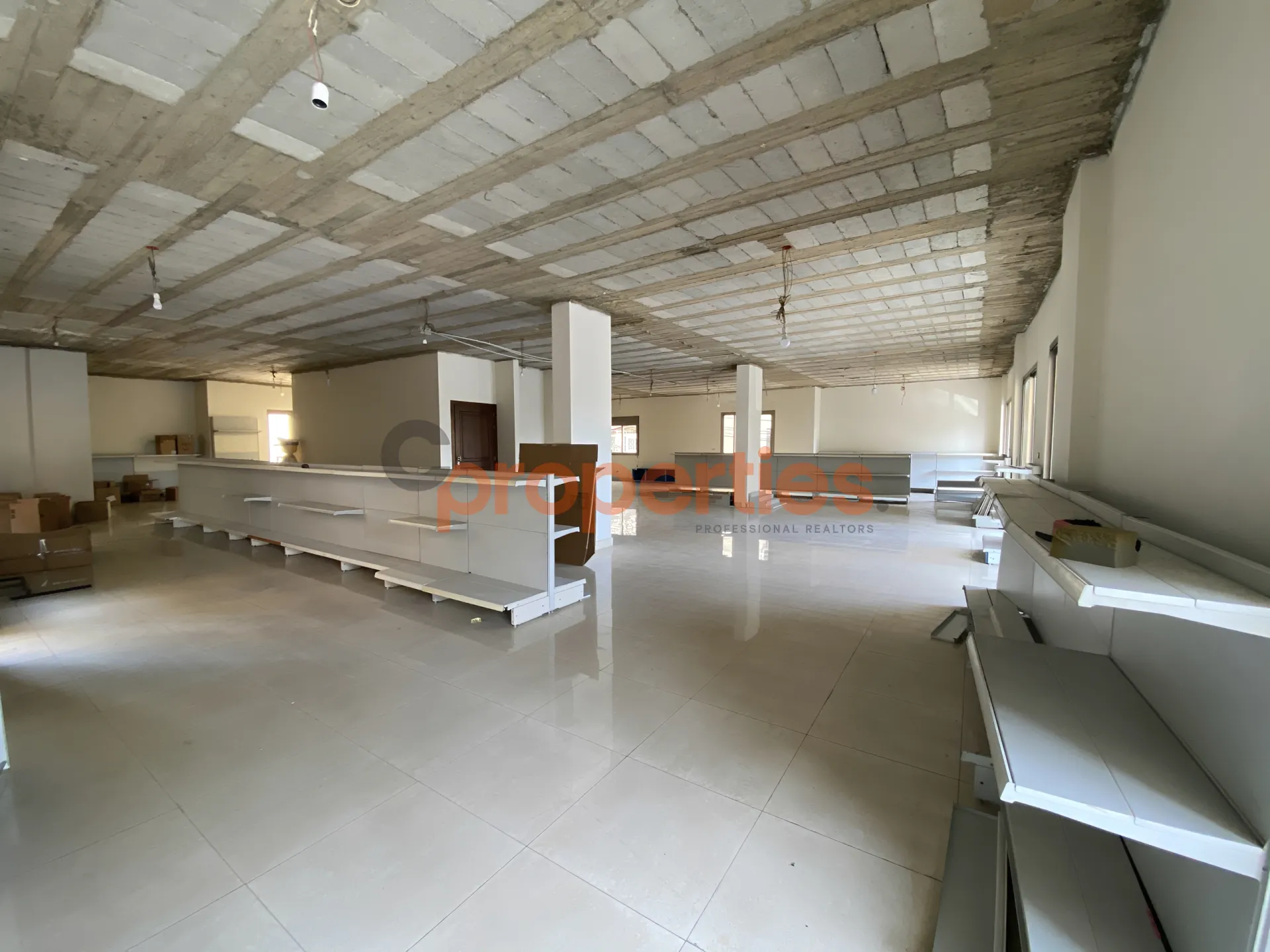 Showroom for Sale in Hazmieh