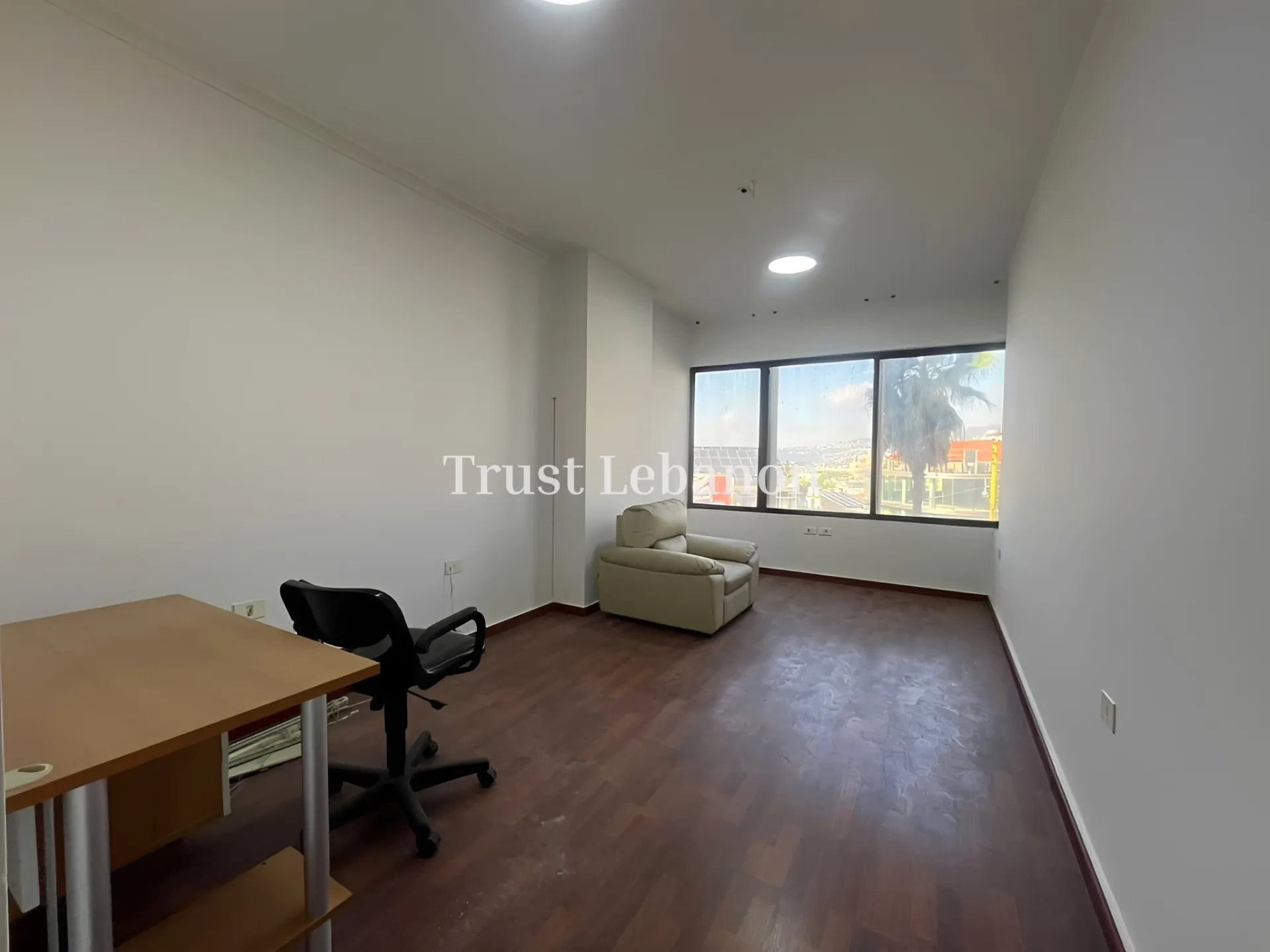 Office for rent in Mazraat Yachoua