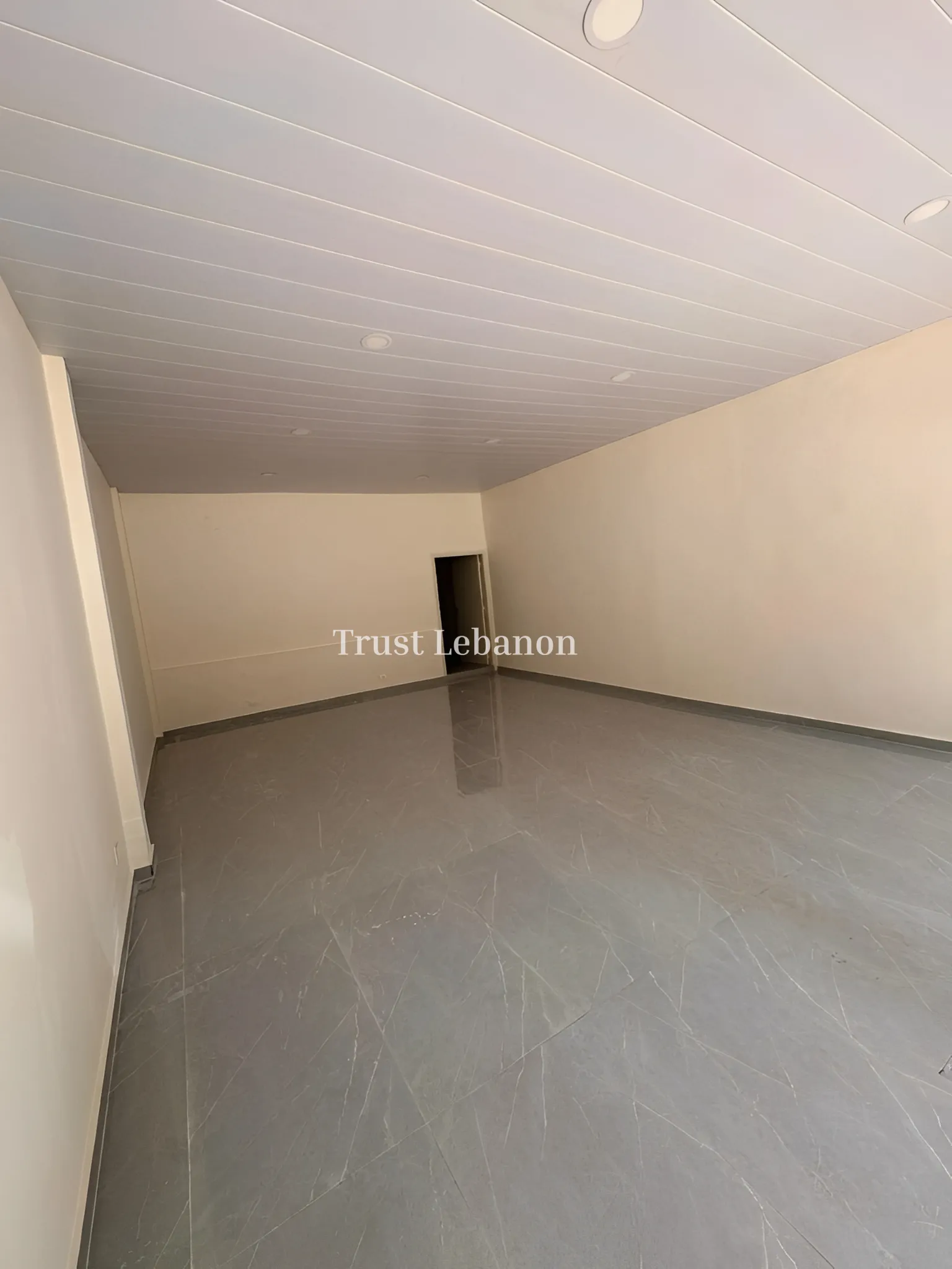 Shop for rent in Baouchriyeh, Lebanon