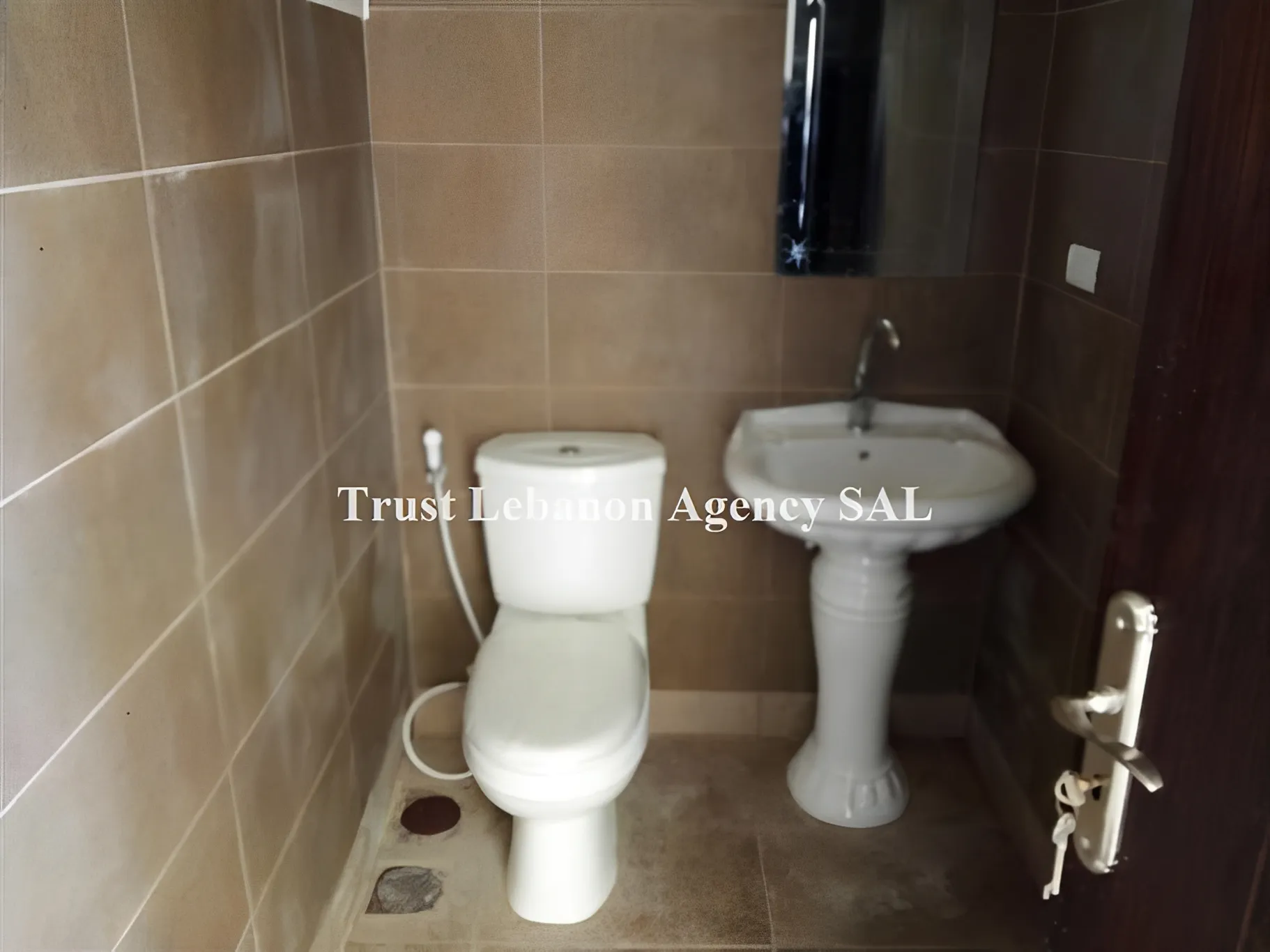 Office for rent in Chouf, Haret Al Naame