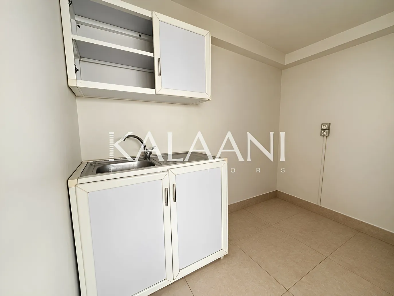 Shop for rent in Jdeideh