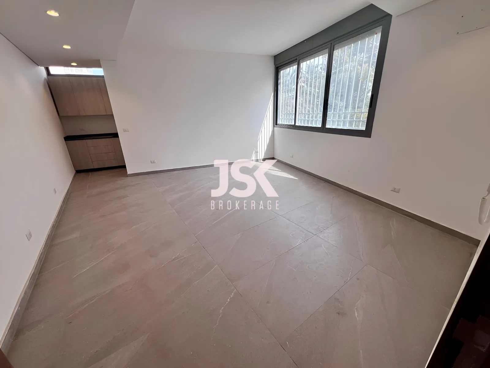 Office for Rent in Ain El Remmaneh