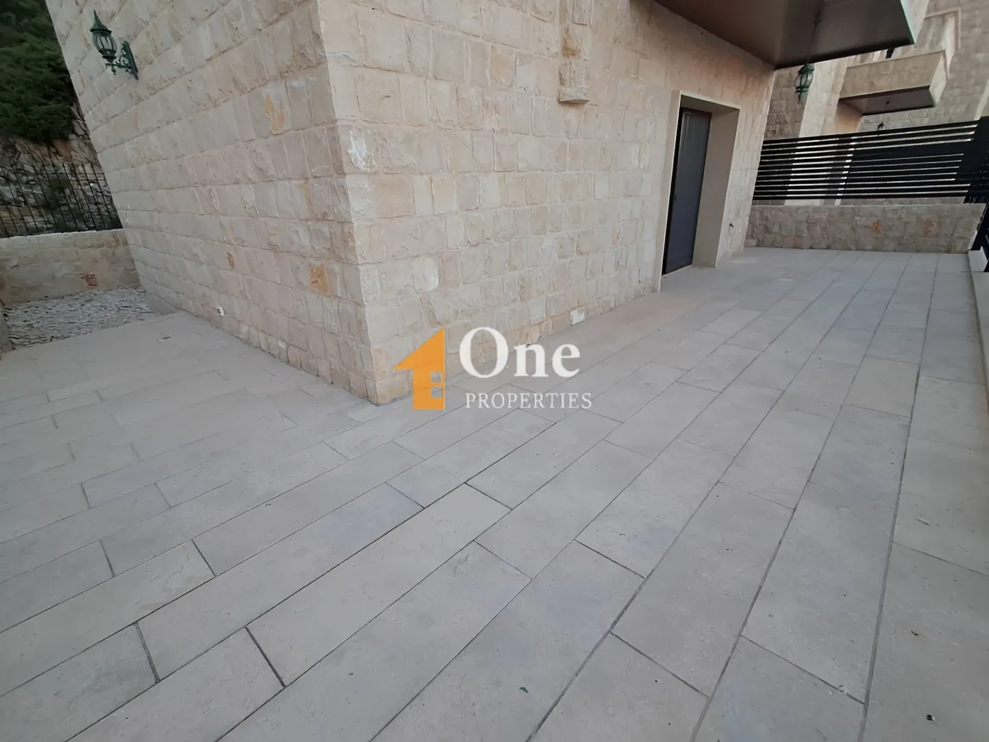 Triplex for sale in Mechmech, Lebanon