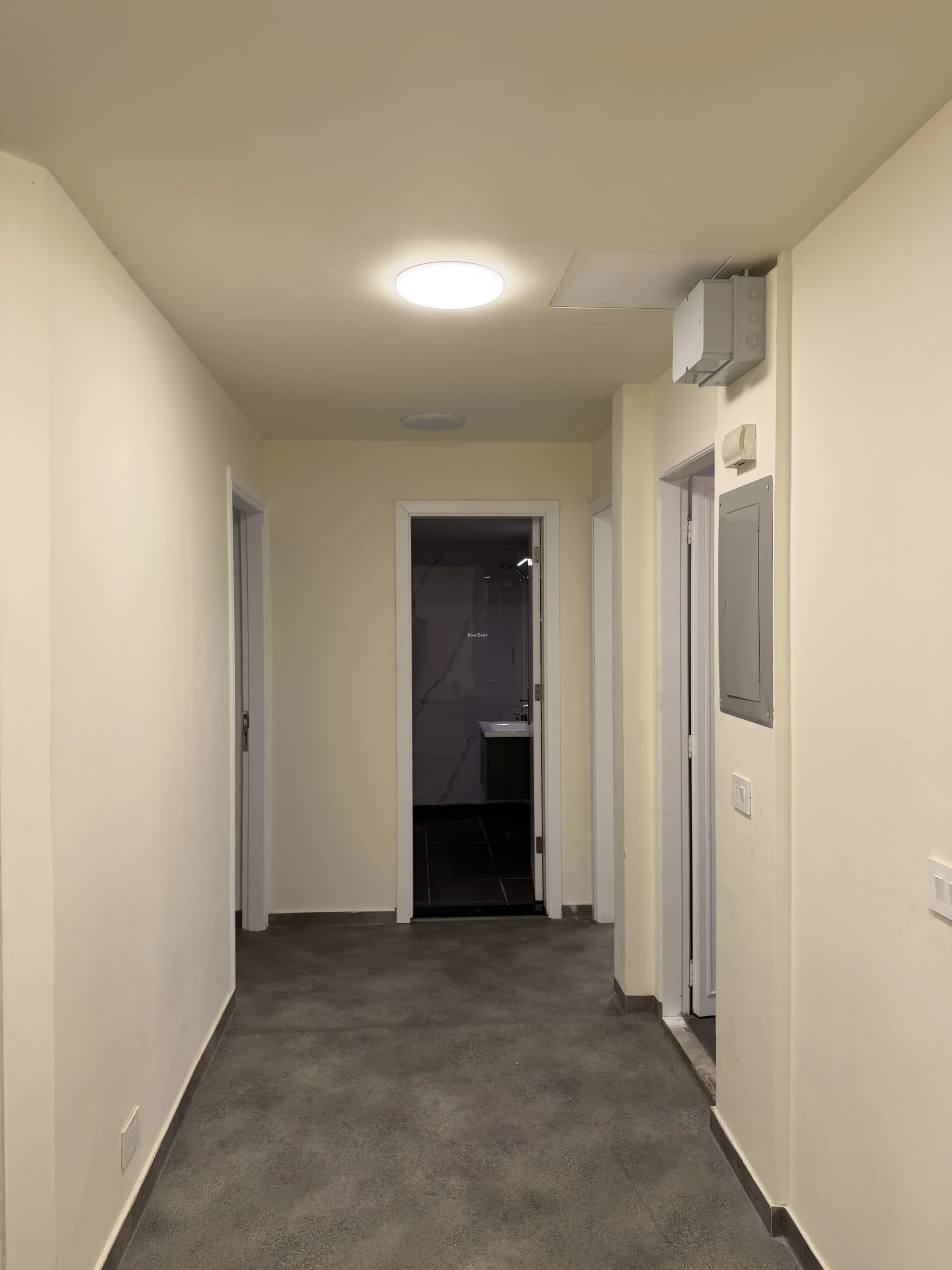 Office for rent in Corniche el mazraa, beirut, lebanon