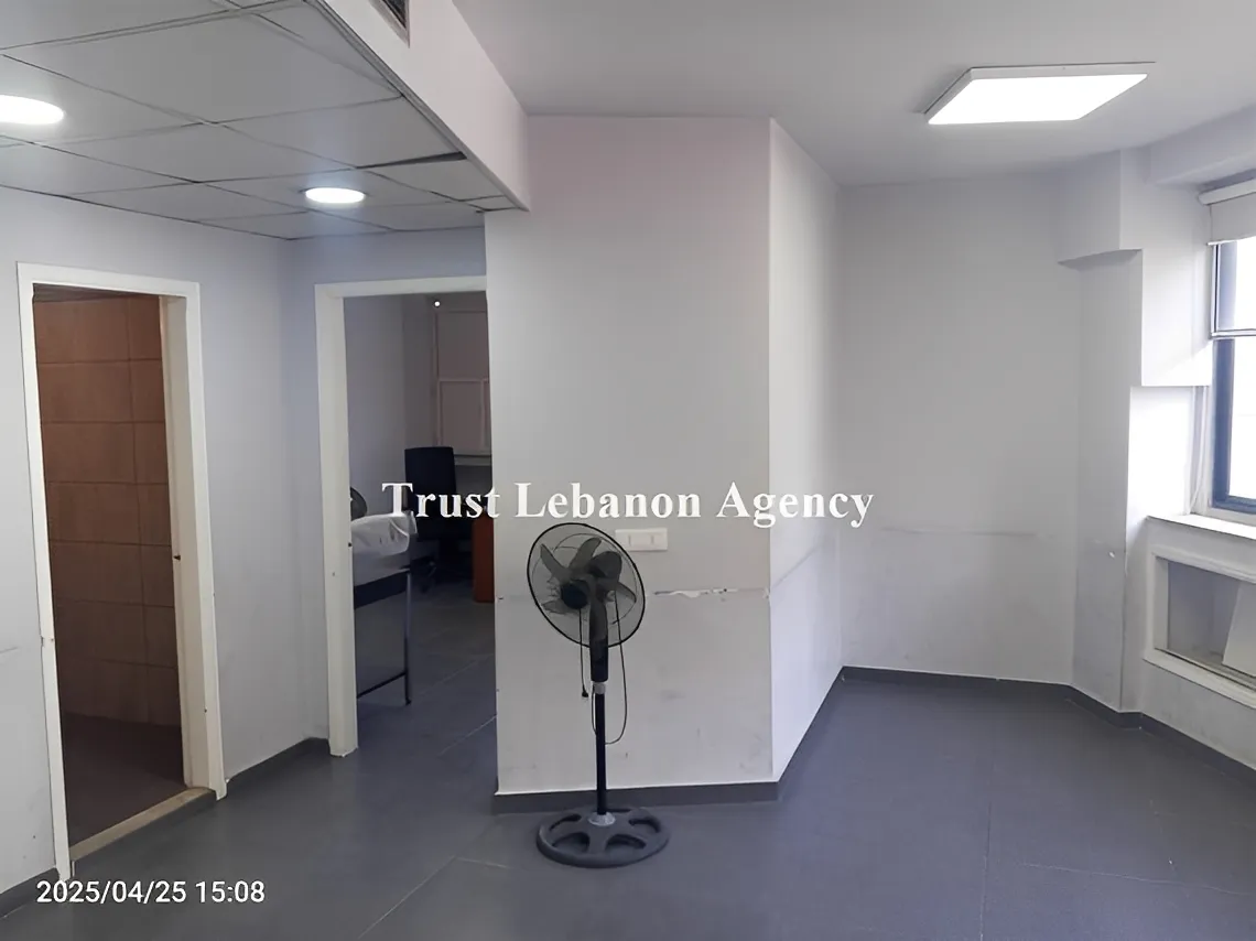 Office for rent in Hamra