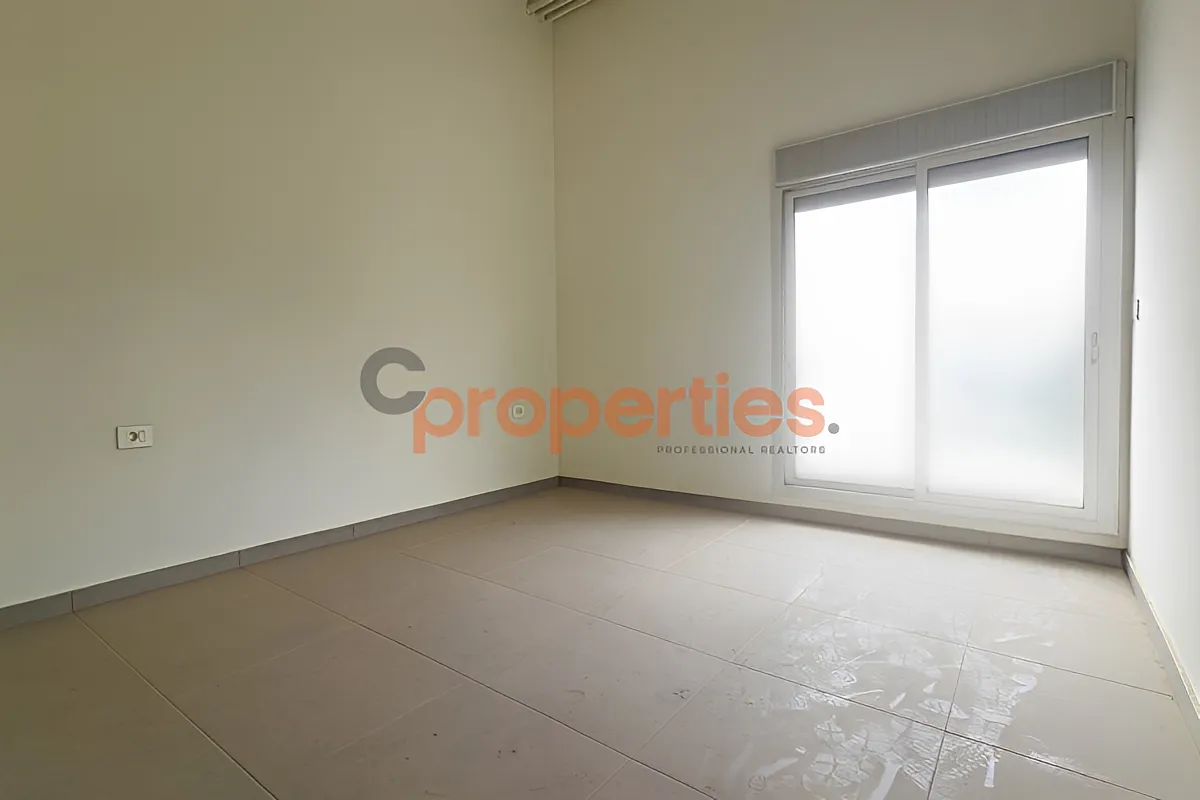 Office for Sale in Forn El Chebbak