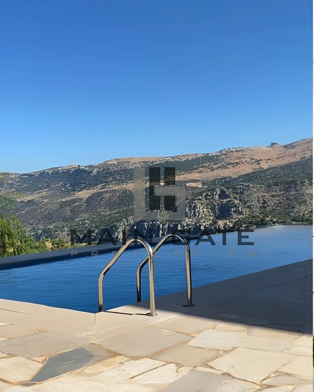 Villa for sale in Zaarour