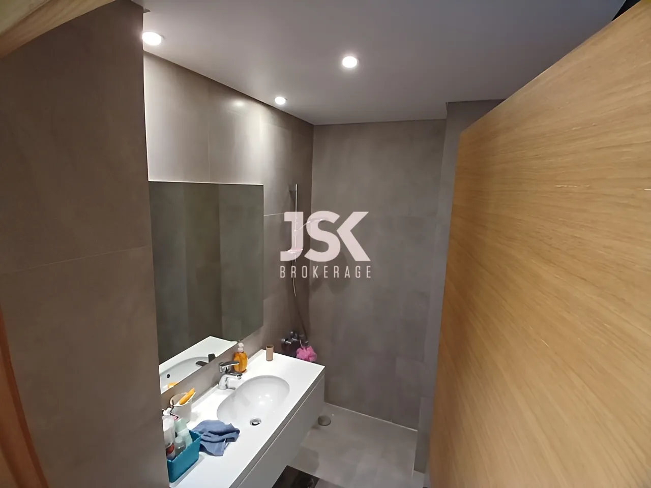 Apartment for Rent in Waterfront City